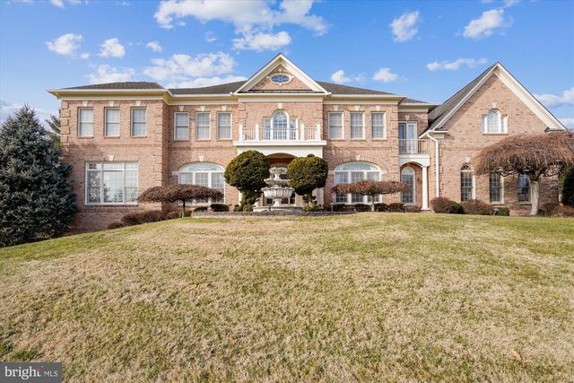 11046 HEATHLAND DR, Oakton, VA 22124