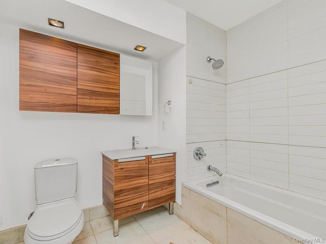 701 Ridge Hill Boulevard 1D, Yonkers, NY 10710