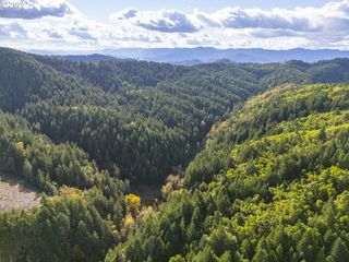 OAK HILL Rd, Roseburg, OR 97471