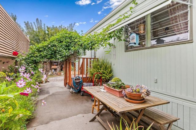 1040 38th Avenue, Santa Cruz, CA 95062