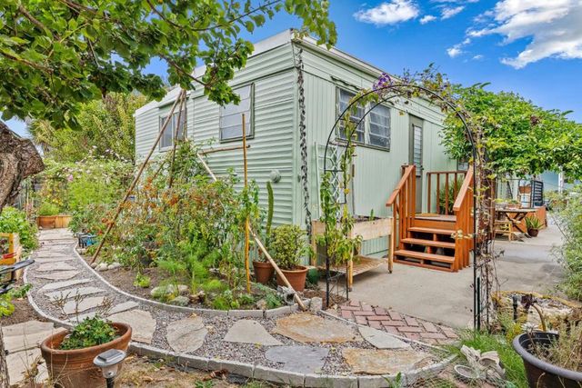 1040 38th Avenue, Santa Cruz, CA 95062