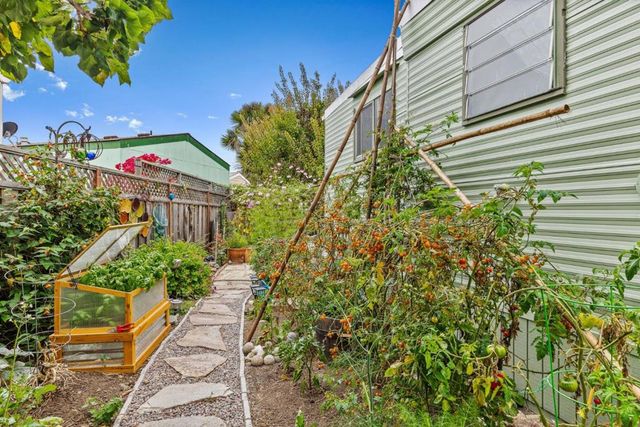 1040 38th Avenue, Santa Cruz, CA 95062