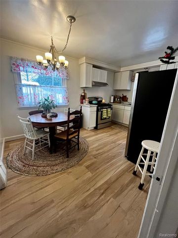 15854 Englewood Avenue, Allen Park, MI 48101