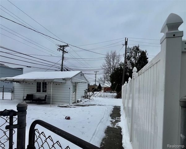 15854 Englewood Avenue, Allen Park, MI 48101