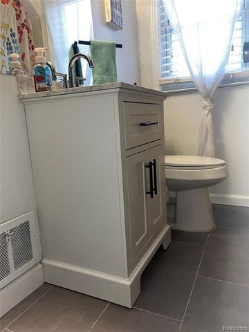 15854 Englewood Avenue, Allen Park, MI 48101