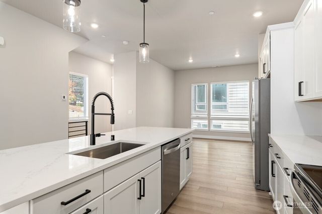 6609 S 128th Street, Seattle, WA 98178