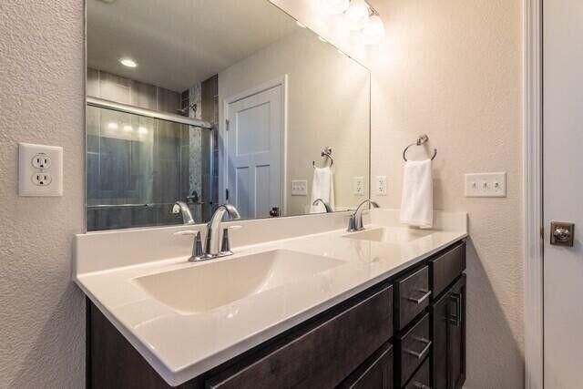 W198N5020 Hickory STREET, Menomonee Falls, WI 53051