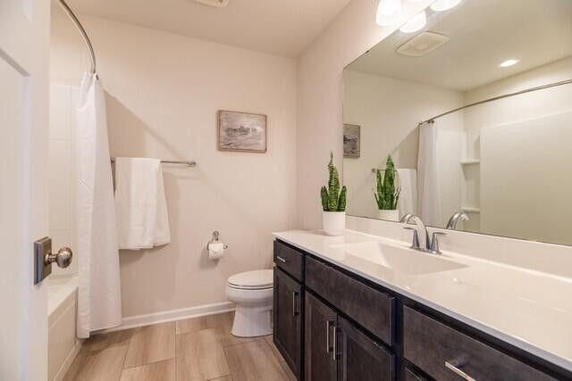 W198N5020 Hickory STREET, Menomonee Falls, WI 53051