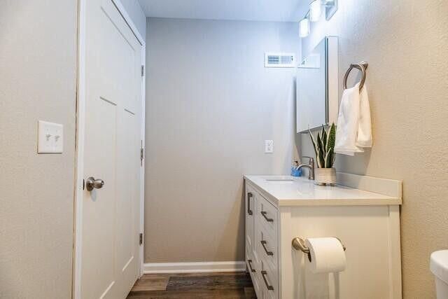 W198N5020 Hickory STREET, Menomonee Falls, WI 53051