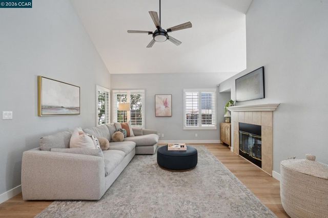 921 Arrowhead Ter, Clayton, CA 94517