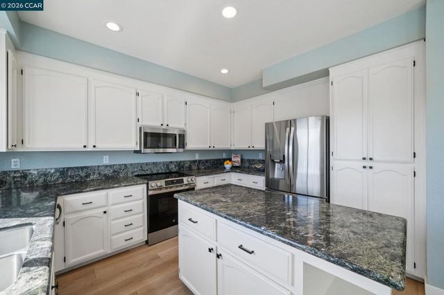 921 Arrowhead Ter, Clayton, CA 94517