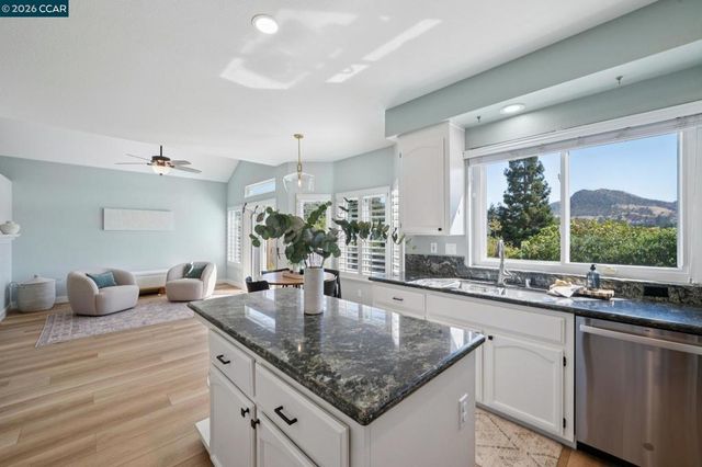 921 Arrowhead Ter, Clayton, CA 94517