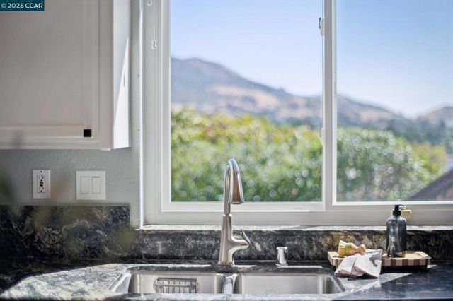 921 Arrowhead Ter, Clayton, CA 94517