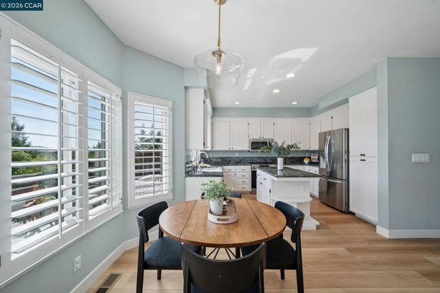 921 Arrowhead Ter, Clayton, CA 94517
