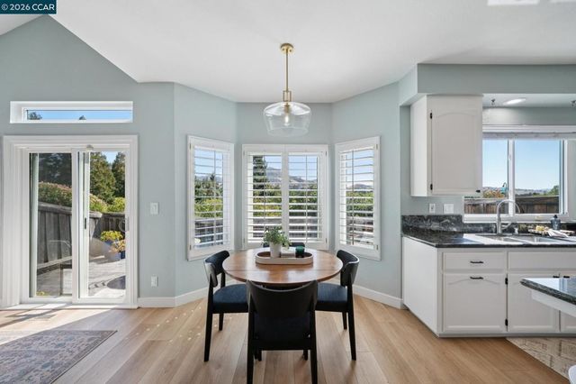 921 Arrowhead Ter, Clayton, CA 94517