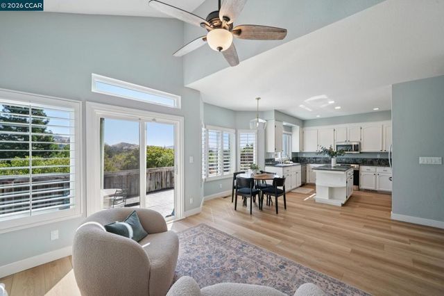 921 Arrowhead Ter, Clayton, CA 94517