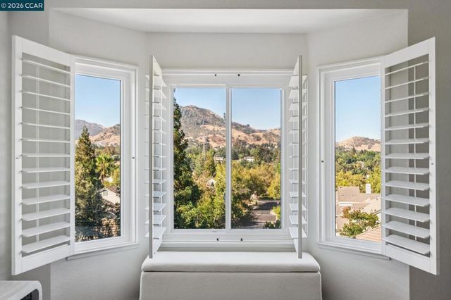 921 Arrowhead Ter, Clayton, CA 94517