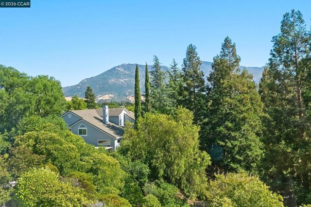 921 Arrowhead Ter, Clayton, CA 94517