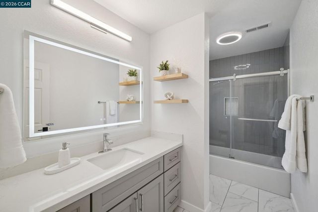 921 Arrowhead Ter, Clayton, CA 94517
