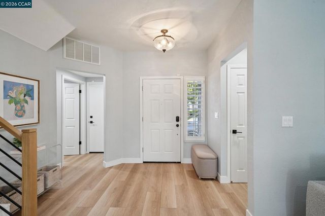 921 Arrowhead Ter, Clayton, CA 94517