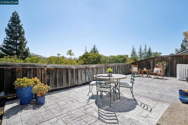 921 Arrowhead Ter, Clayton, CA 94517