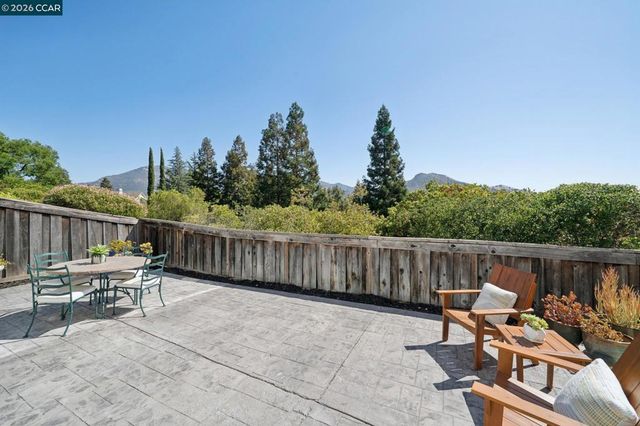 921 Arrowhead Ter, Clayton, CA 94517