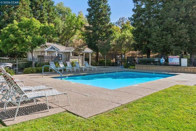 921 Arrowhead Ter, Clayton, CA 94517