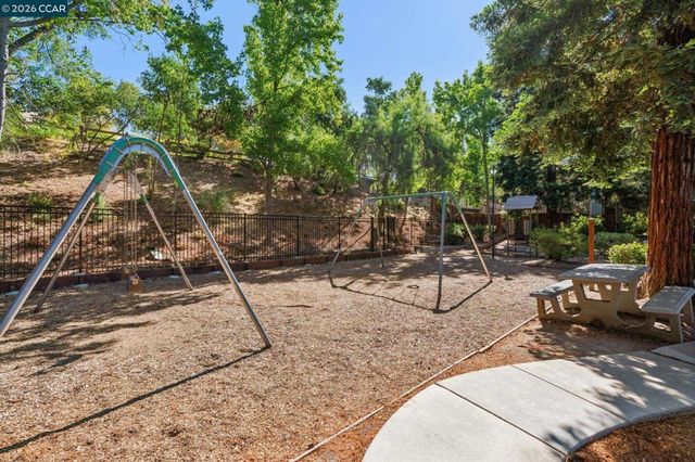 921 Arrowhead Ter, Clayton, CA 94517