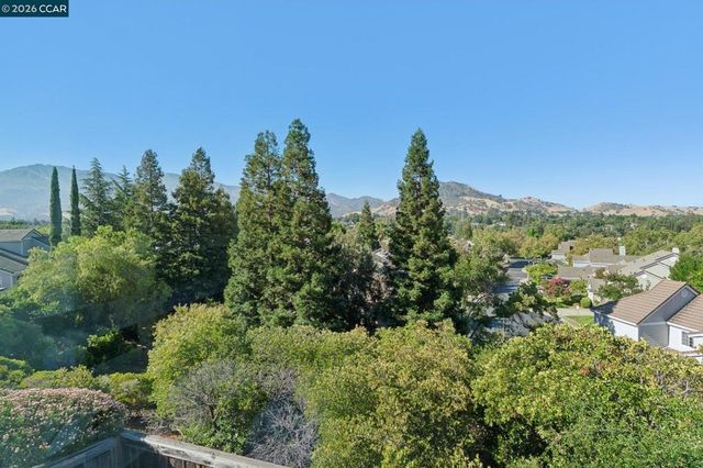 921 Arrowhead Ter, Clayton, CA 94517