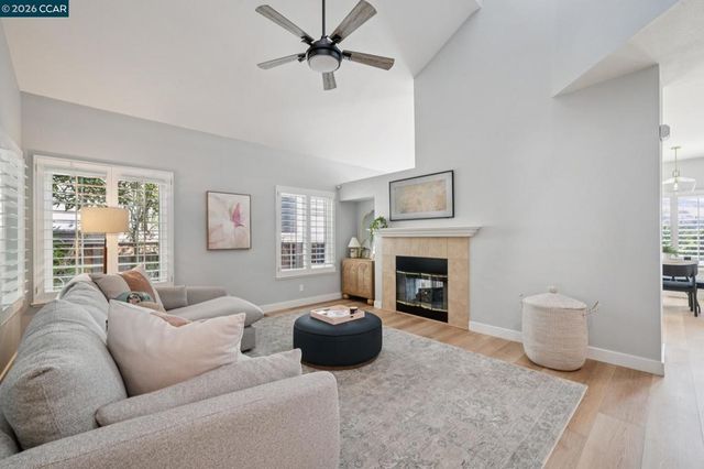 921 Arrowhead Ter, Clayton, CA 94517