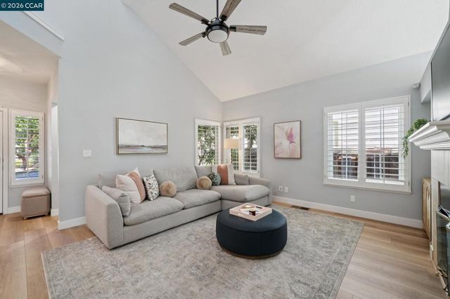 921 Arrowhead Ter, Clayton, CA 94517