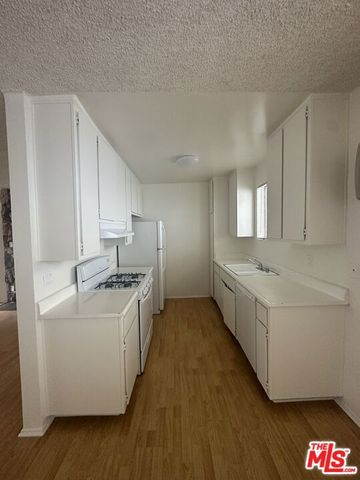 11525 Rochester Avenue 201, Los Angeles, CA 90025