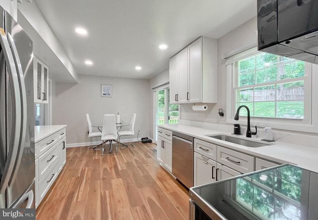 12833 POINT PLEASANT DR, Fairfax, VA 22033