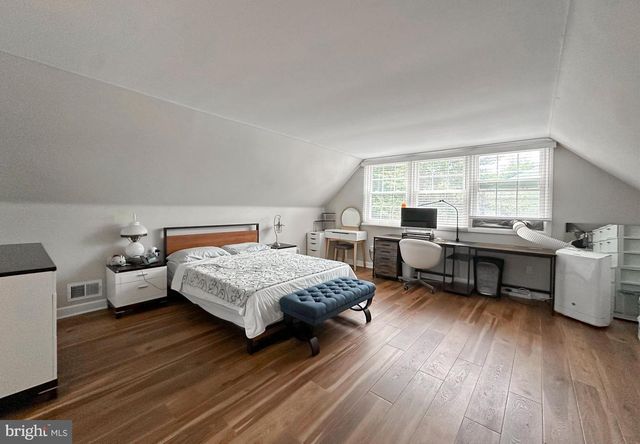 12833 POINT PLEASANT DR, Fairfax, VA 22033