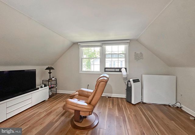 12833 POINT PLEASANT DR, Fairfax, VA 22033