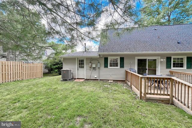 12833 POINT PLEASANT DR, Fairfax, VA 22033