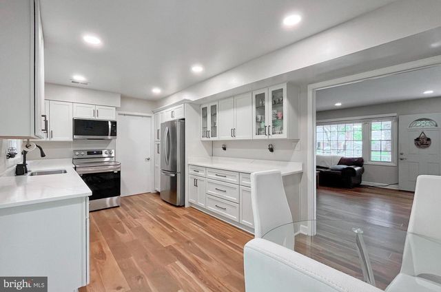 12833 POINT PLEASANT DR, Fairfax, VA 22033