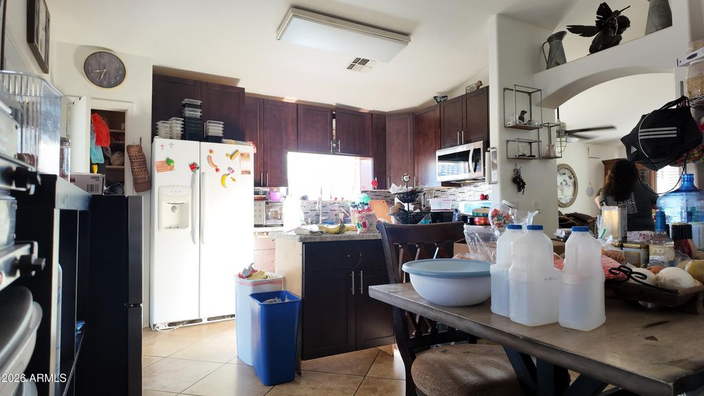 Image 18 of property listing at 7766 W MYRTLE Avenue, Glendale, AZ 85303