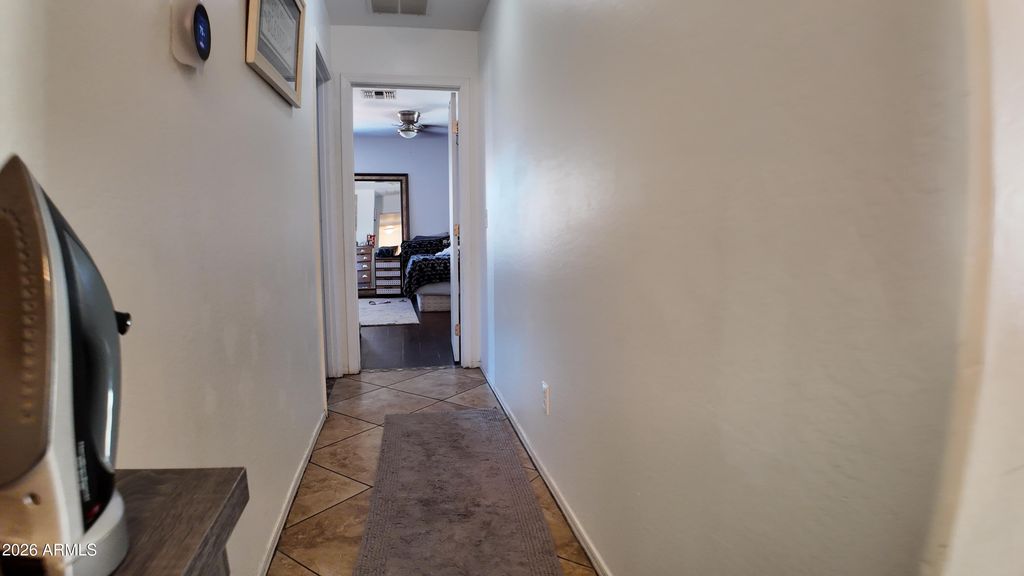 Image 9 of property listing at 7766 W MYRTLE Avenue, Glendale, AZ 85303