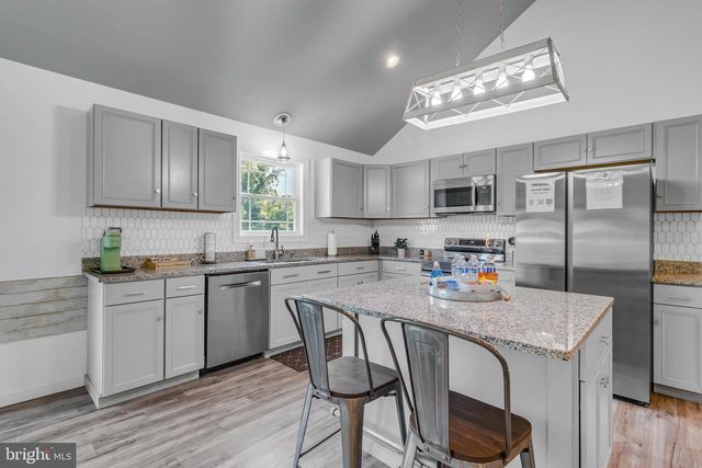 408 SMITH POINT RD, Reedville, VA 22539