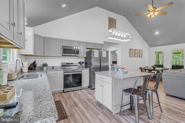 408 SMITH POINT RD, Reedville, VA 22539