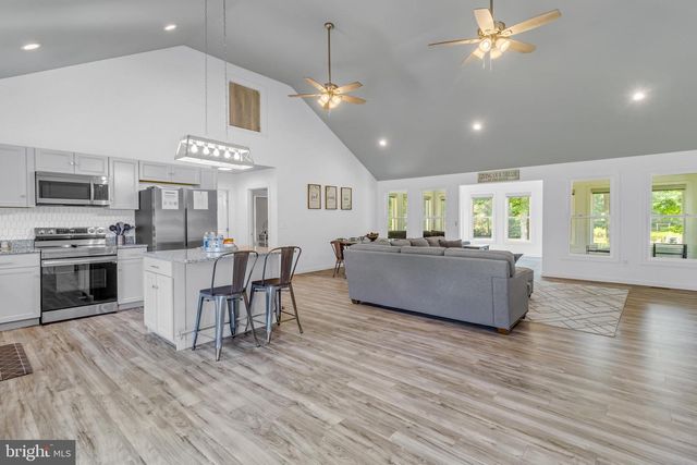 408 SMITH POINT RD, Reedville, VA 22539