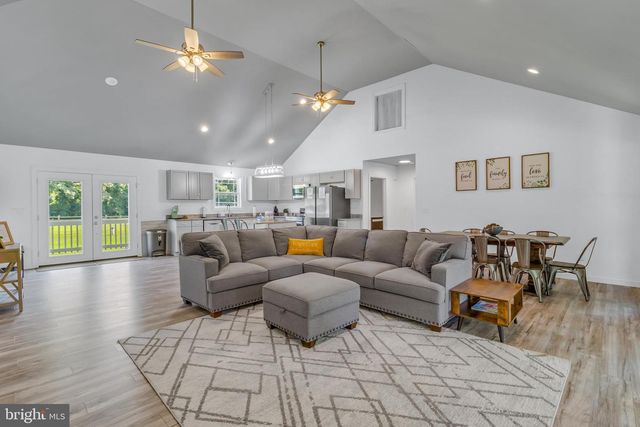 408 SMITH POINT RD, Reedville, VA 22539