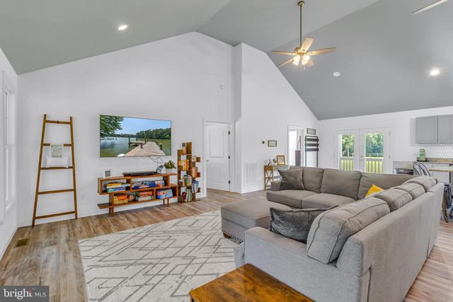 408 SMITH POINT RD, Reedville, VA 22539