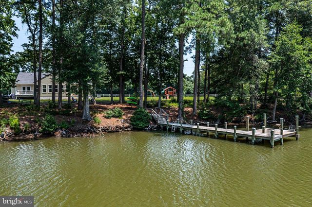 408 SMITH POINT RD, Reedville, VA 22539