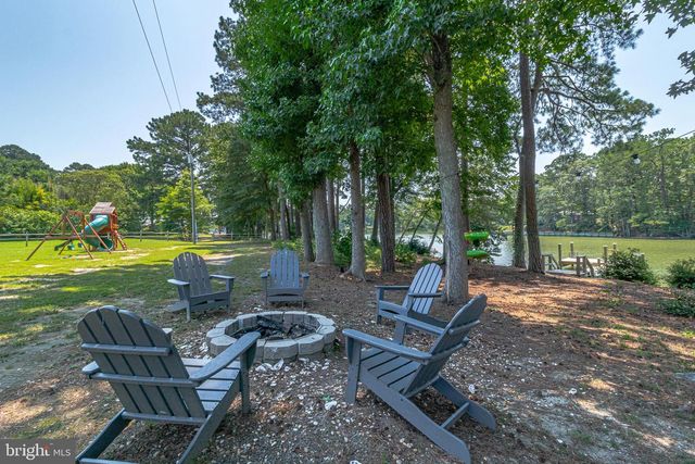 408 SMITH POINT RD, Reedville, VA 22539