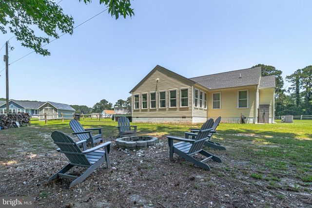 408 SMITH POINT RD, Reedville, VA 22539