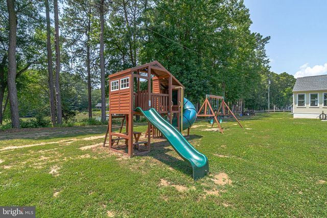 408 SMITH POINT RD, Reedville, VA 22539