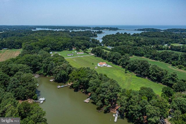 408 SMITH POINT RD, Reedville, VA 22539