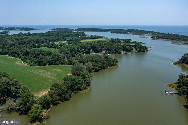 408 SMITH POINT RD, Reedville, VA 22539